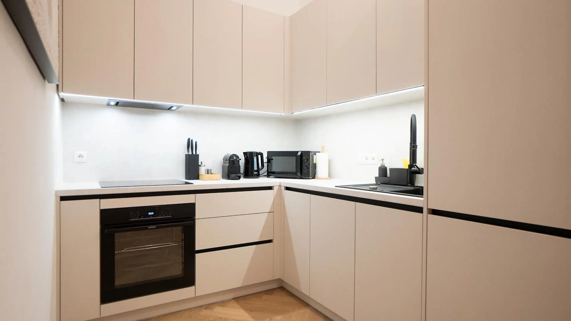 Apartman Chic & Cozy 104M2 Flat, Walk To Top Attractions Bécs