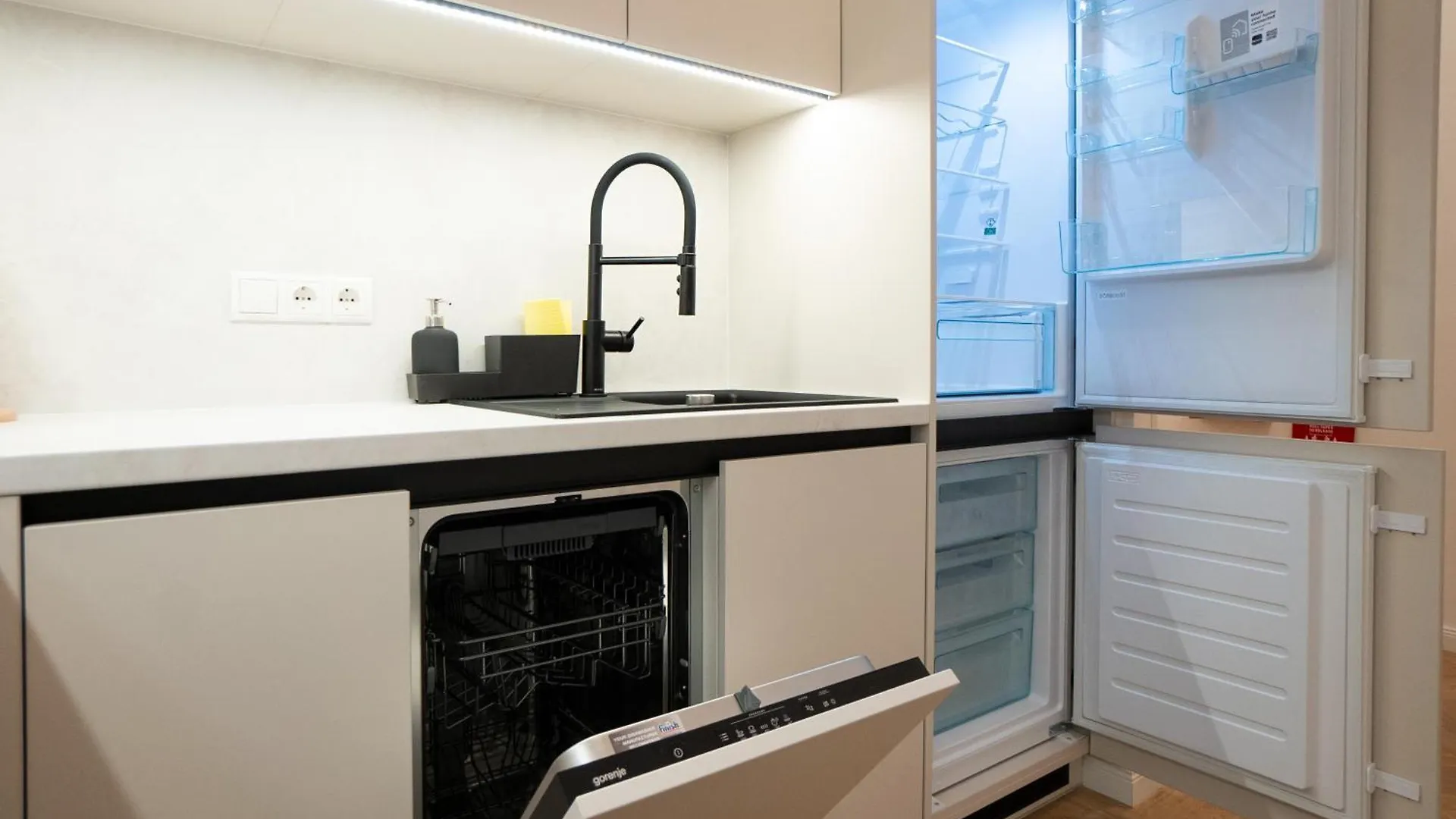 Chic & Cozy 104M2 Flat, Walk To Top Attractions Bécs Apartman