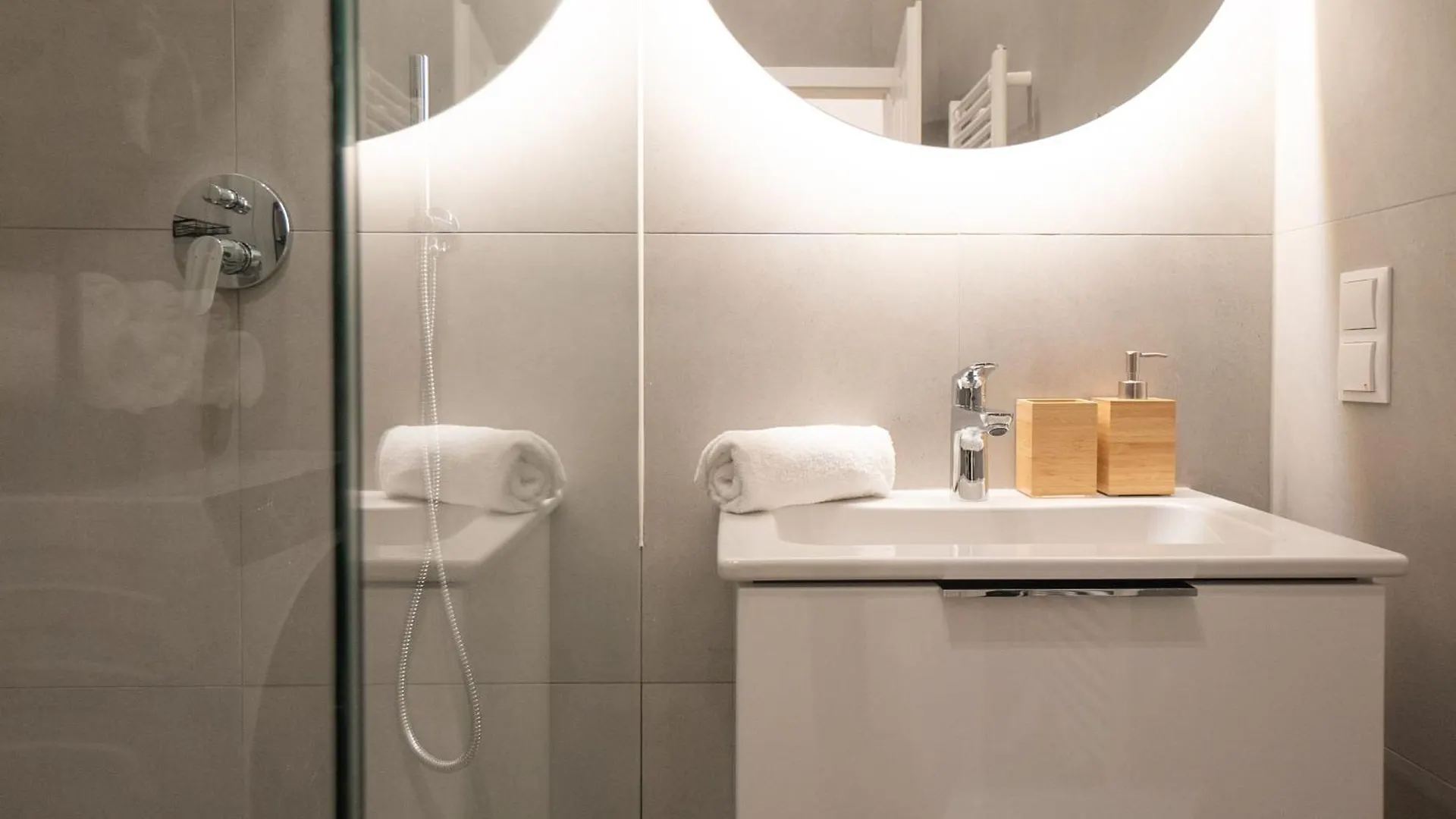 Apartman Chic & Cozy 104M2 Flat, Walk To Top Attractions Bécs
