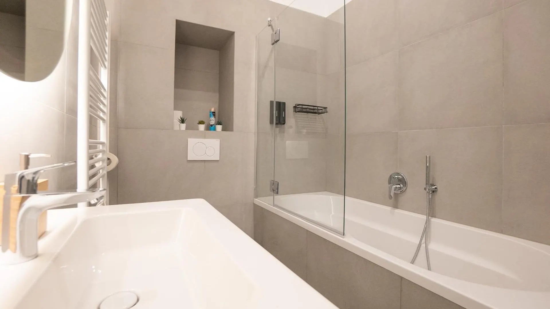 Chic & Cozy 104M2 Flat, Walk To Top Attractions Bécs 0*,