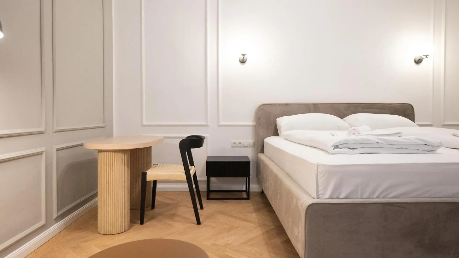 Chic & Cozy 104M2 Flat, Walk To Top Attractions Bécs