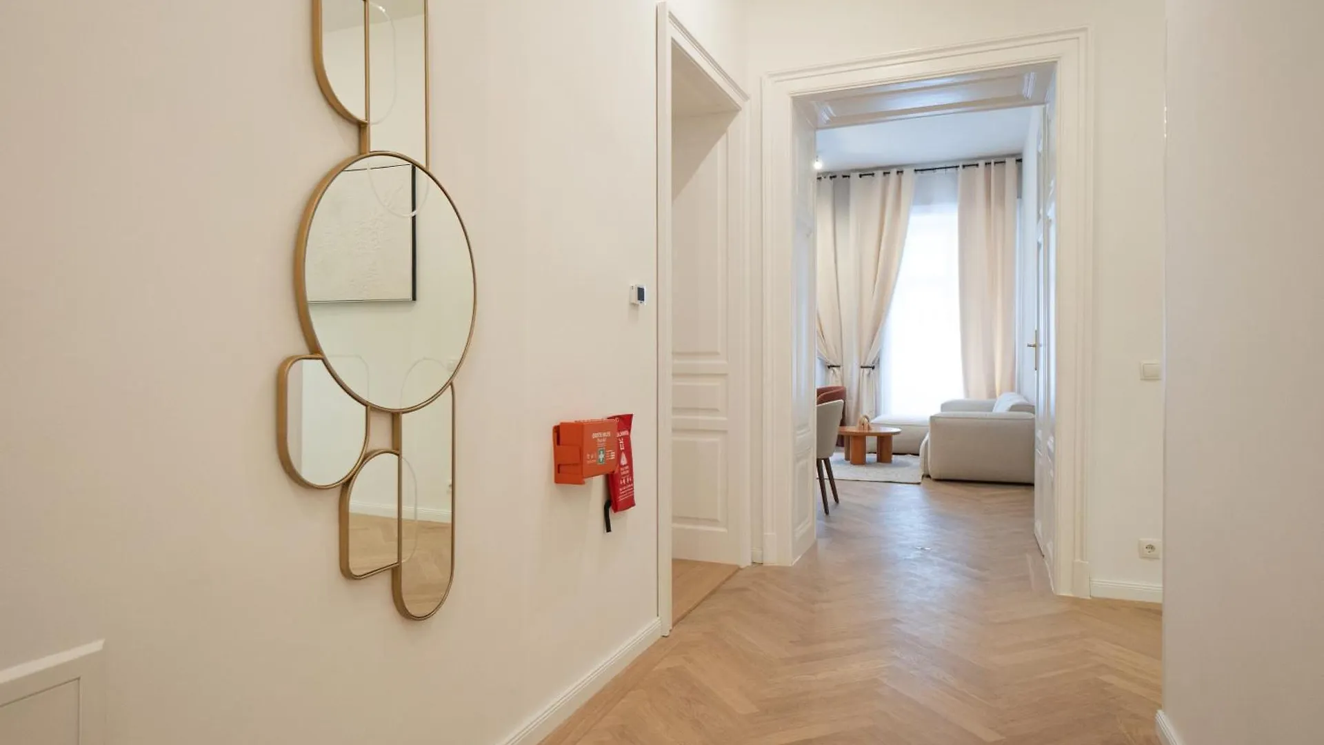 Chic & Cozy 104M2 Flat, Walk To Top Attractions Wien