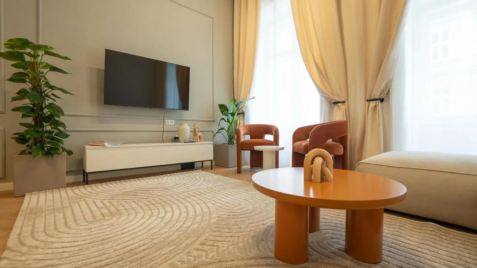 Chic & Cozy 104M2 Flat, Walk To Top Attractions Vienna Apartment