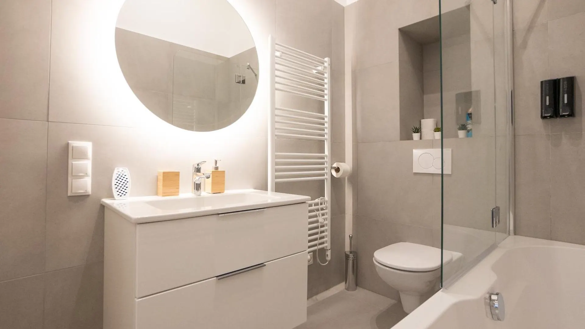 Chic & Cozy 104M2 Flat, Walk To Top Attractions Vienna Austria